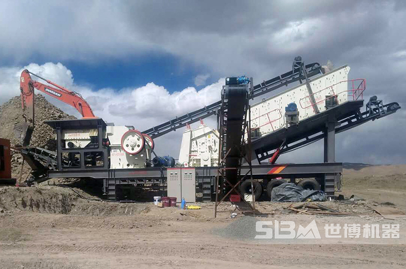 便捷式流動破碎機(jī)，四組合移動破碎站