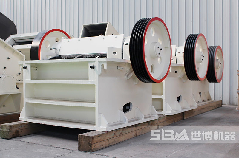 砂石碎石機(jī)成套設(shè)備的顎式破碎機(jī)