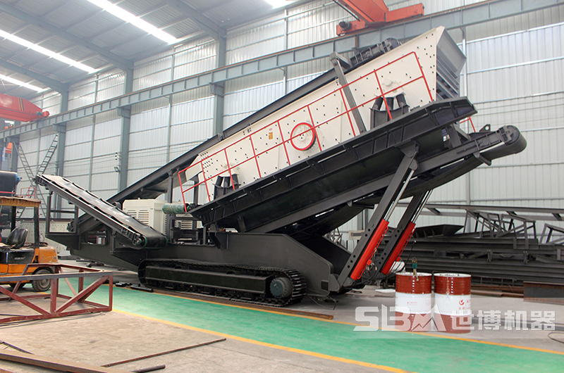 移動鵝卵石分篩機生產(chǎn)車間