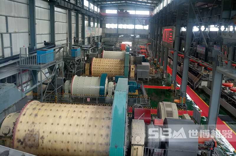 球磨機(jī)磨礦現(xiàn)場