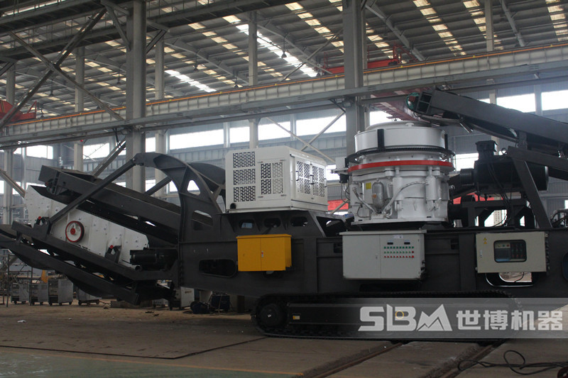 履帶移動(dòng)破碎機(jī)，搭配圓錐破碎機(jī)