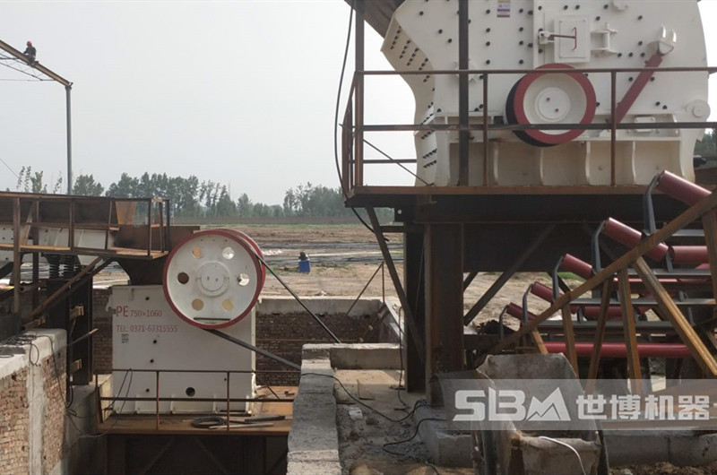 顎破+反擊破碎石機現(xiàn)場