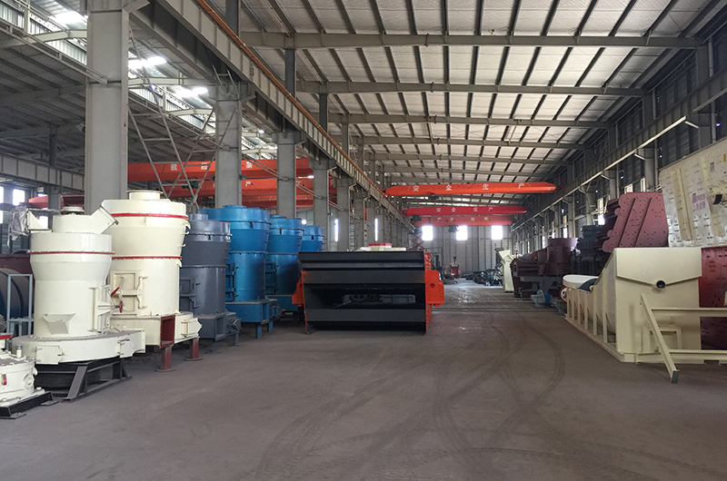 世博工業(yè)制粉磨粉機設(shè)備車間