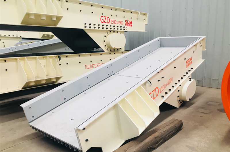 大型石料給料機(jī)設(shè)備車間圖，GZD1300x4900型號(hào)
