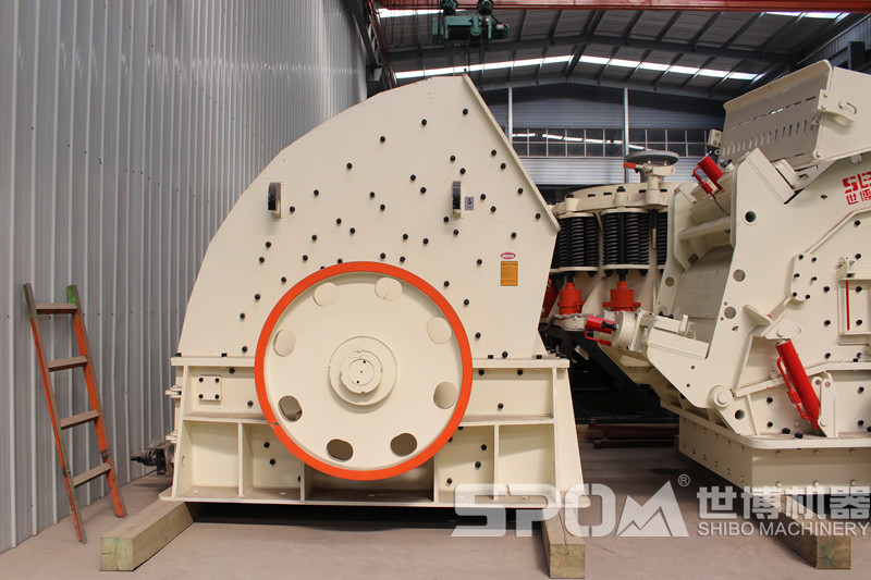 河南世博pcz重錘破碎機(jī)