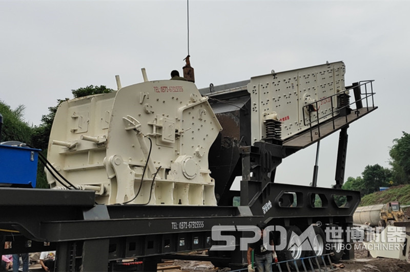 1214輪胎式移動破碎站安裝現(xiàn)場