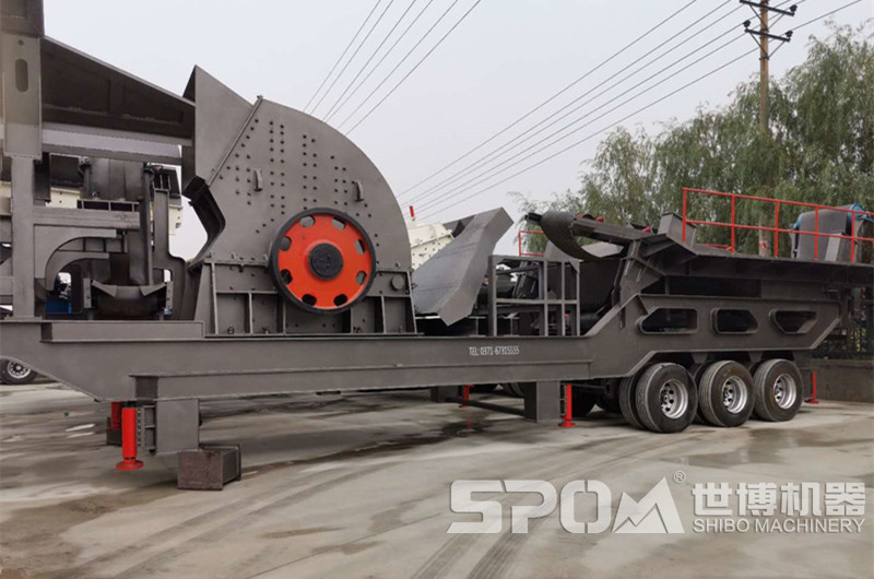 移動(dòng)1512重錘破碎機(jī)圖片