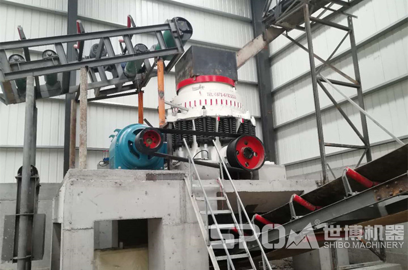 圓錐破碎機(jī)，砂石場(chǎng)中碎礦石