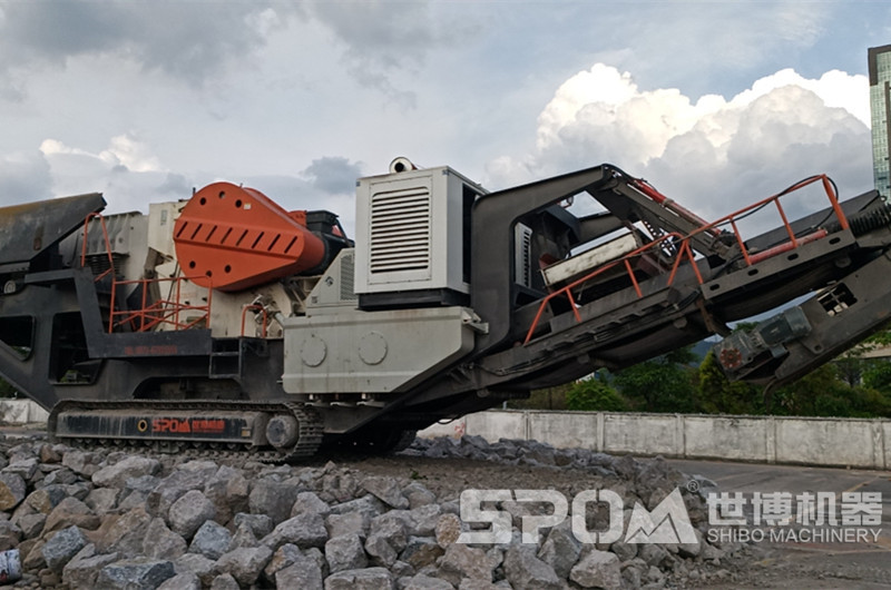采石場(chǎng)履帶粗破移動(dòng)碎石機(jī)