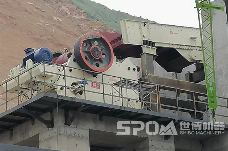 鄂破現(xiàn)場圖，粗碎石料