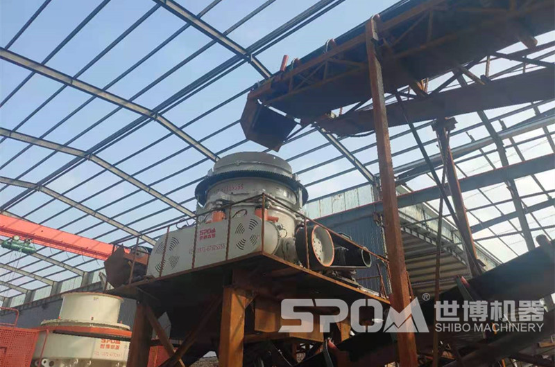 液壓圓錐破碎機(jī)現(xiàn)場(chǎng)圖