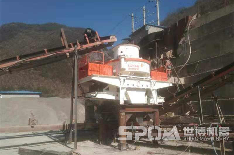 沖擊式制砂機制砂現(xiàn)場