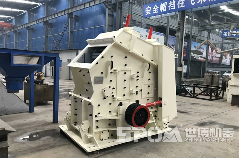 CS5X反擊式破碎機(jī)車間實(shí)拍