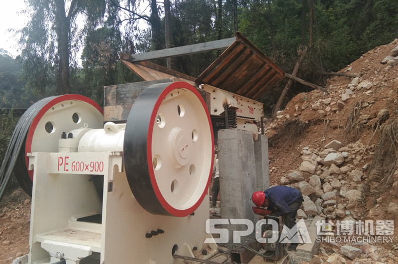 碎石場破碎機(jī)顎式破碎機(jī)