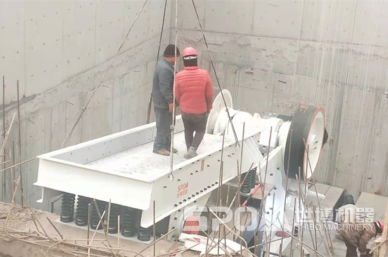 1215破碎機(jī)及配套振動給料機(jī)現(xiàn)場安裝圖