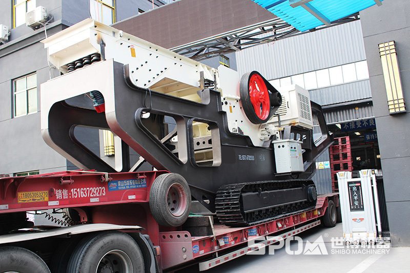 履帶式粗破移動破碎站準(zhǔn)備發(fā)貨