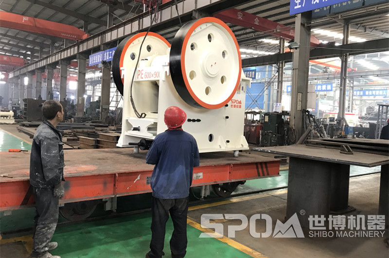 小型顎破碎石機(jī)，配上柴油機(jī)即可