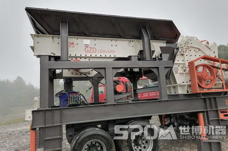 輪胎式粗碎反擊移動(dòng)破碎站，配大口反擊破