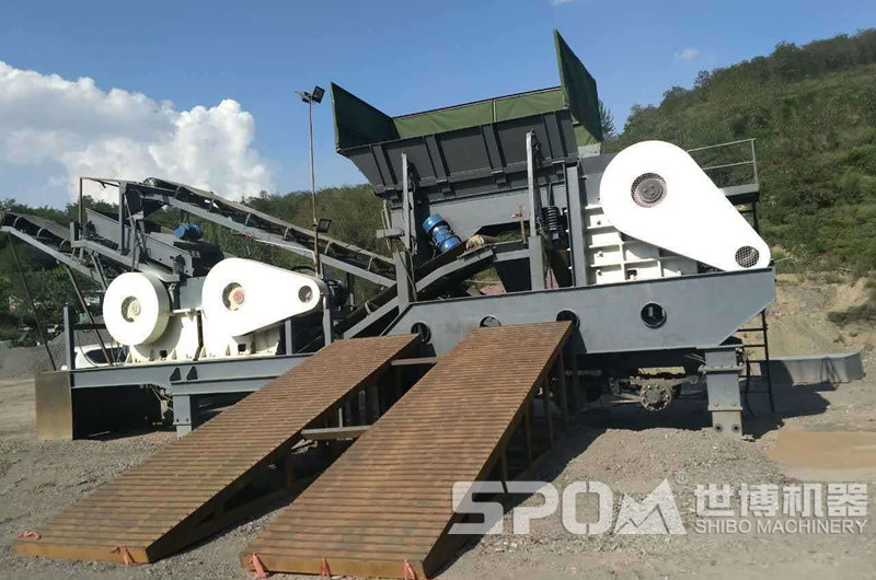 定制簡易小型流動碎石機(jī)